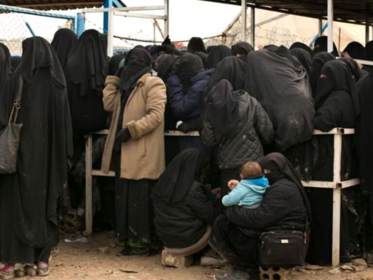 Families of ISIS Fighters Escape Refugee Camp